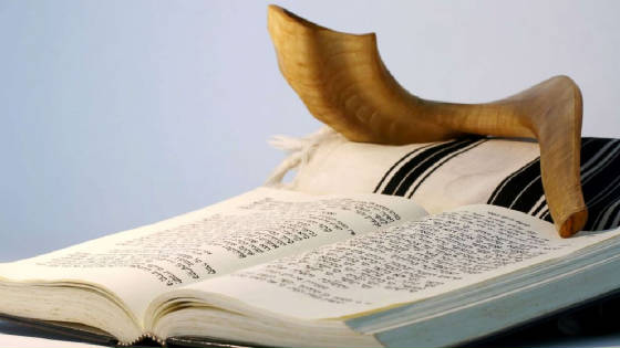 webassets/yom-kippur-shofar-prayer-book-gty-jef-170929_16x9_992.jpg